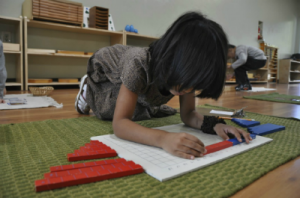 understanding-montessori-image-with-child-drawing